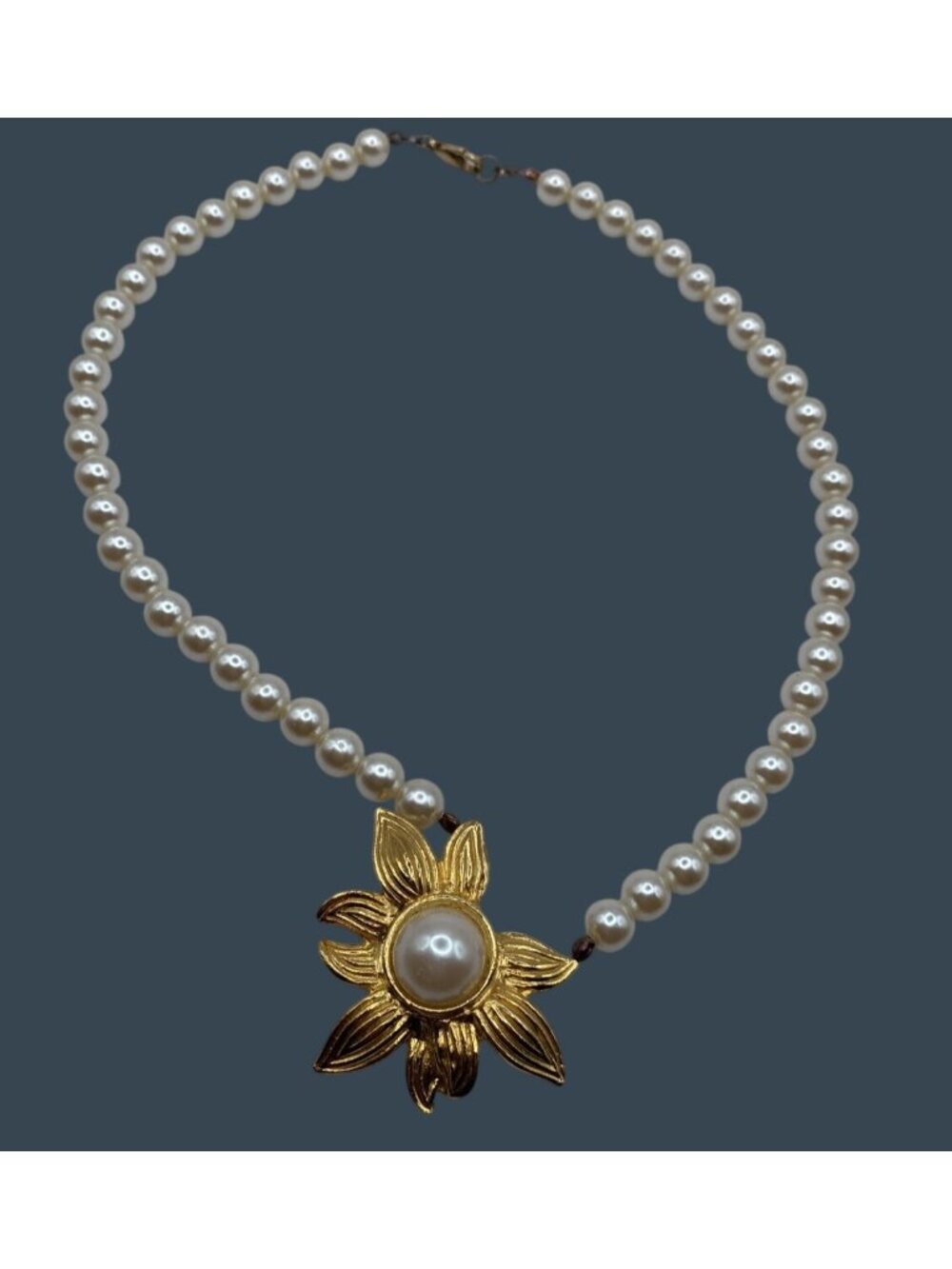 Vintage Carol Dauplaise Faux Pearl Sunflower Pendant Necklace 18" Gold Tone - Picture 4 of 5